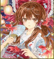  1girl alternate_costume bow breasts brown_eyes brown_hair commentary_request fish frilled_bow frilled_hair_tubes frills goldfish hair_bow hair_tubes hakurei_reimu hand_fan highres holding holding_fan japanese_clothes kimono kisarush lantern long_hair looking_at_viewer night obi obijime paper_lantern print_kimono red_bow red_sash sash shikishi small_breasts solo touhou traditional_media upper_body water_drop watermark white_kimono yukata 