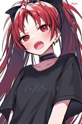  1girl absurdres artist_name black_bow black_choker black_shirt blush bow choker commentary english_commentary fangs hair_bow highres long_hair looking_at_viewer mahou_shoujo_madoka_magica mahou_shoujo_madoka_magica_(anime) mitsureki_meyli open_mouth red_eyes red_hair sakura_kyoko shirt short_sleeves simple_background solo t-shirt twintails white_background 