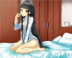  barefoot bed black_eyes black_hair flat_chest highres inu_x_boku_ss kneeling long_hair shirakiin_ririchiyo shiro_shougun sitting solo toothbrush very_long_hair 