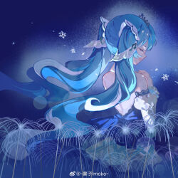  1girl artist_name blue_background blue_dress blue_hair chinese_commentary closed_eyes commentary_request detached_sleeves dress flower from_behind hatsune_miku highres imoko_(imonatsuki) long_hair open_mouth simple_background smile snowflakes solo twintails vocaloid weibo_logo weibo_watermark yuki_miku yuki_miku_(2019) 