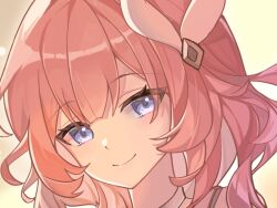 1girl blue_eyes close-up cyrene_(honkai:_star_rail) eyebrows_visible_through_hair gradient_background hair_ornament head_tilt highres honkai:_star_rail honkai_(series) pink_hair short_hair smile solo zhui_ming_jin_ge