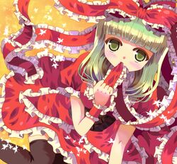  black_legwear blush dress frills green_eyes green_hair hair_ribbon hazakura_satsuki kagiyama_hina leaf mouth_hold red_dress ribbon ribbon_in_mouth solo thigh-highs thighhighs touhou wrist_ribbon zettai_ryouiki 