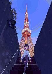  1girl absurdres black_hair black_skirt blue_sky closed_mouth commentary_request day hair_between_eyes highres long_sleeves looking_at_viewer multicolored_hair nickel_ni_plus original outdoors plant purple_hair red_eyes shoes short_hair sitting skirt sky solo stairs thigh-highs tokyo_tower tower white_shoes 