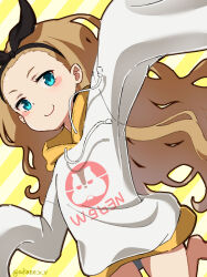  1girl akane_(akaneoekaki0928) barefoot black_hairband blue_eyes blush_stickers bow_hairband brown_hair c: closed_mouth commentary diagonal-striped_background hairband highres hood hoodie kurumi_(lycoris_recoil) long_hair long_sleeves looking_at_viewer lycoris_recoil sleeves_past_fingers sleeves_past_wrists smile solo striped_background very_long_hair white_hoodie yellow_background 