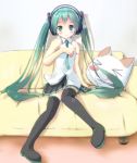  &gt;_&lt; bare_shoulders blush boots couch doko_demo_issho green_eyes green_hair hatsune_miku headphones kakashi kuro_(doko_demo_issho) long_hair necktie sitting skirt solo thigh-highs thigh_boots thighhighs twintails very_long_hair vocaloid vocaloid_(lat-type_ver) 