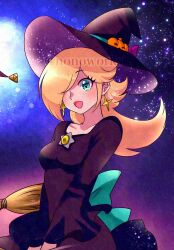  1girl blonde_hair brooch dress earrings green_eyes hair_over_one_eye hat highres jack-o&#039;-lantern_hat_ornament jewelry long_hair long_sleeves looking_at_viewer mario_kart mario_kart_tour night night_sky nonoworks official_alternate_costume open_mouth purple_dress purple_hat rosalina rosalina_(halloween) sky solo star_(symbol) star_brooch star_earrings super_mario_bros. twitter_username witch_hat 
