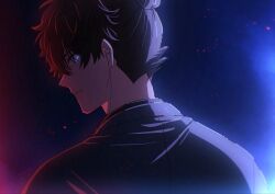  1boy black_hair blue_kimono close-up crazy_eyes dark fate/samurai_remnant fate_(series) from_behind highres japanese_clothes kimono looking_at_viewer looking_back miyamoto_iori_(fate) solo topknot uzura_(uzrtamago) 