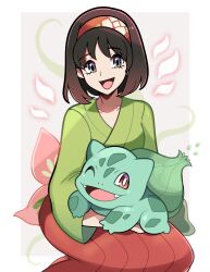  1girl :d black_eyes black_hair bulbasaur english_commentary erika_(pokemon) green_kimono hairband hakama hakama_skirt highres japanese_clothes kimono long_sleeves looking_at_viewer open_mouth pokemon pokemon_(creature) pokemon_lgpe red_hairband red_skirt short_hair skirt smile touyarokii 