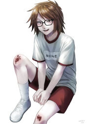  1boy between_legs black_eyes brown_hair commentary_request fangs foot_out_of_frame glasses gym_uniform hand_between_legs highres knee_up looking_at_viewer male_focus medium_hair nil_(pixiv_53614557) randal's_friends randal_ivory red_shorts scrape scraped_knee shirt shorts simple_background sitting solo white_background white_shirt 