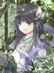  1girl black_hair blue_sash bucket chinese_clothes commentary_request dated green_eyes green_hanfu hair_ribbon hanfu holding holding_bucket original ribbon rokugatsu_no_usagi sash simple_background smile solo upper_body 