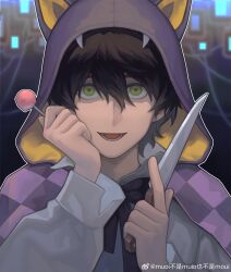  1boy absurdres bat_hood black_hair blurry blurry_background bow bowtie candy chinese_commentary cloak commentary_request degrees_of_lewdity double-parted_bangs empty_eyes food green_eyes hair_between_eyes hand_up highres holding holding_candy holding_food holding_knife holding_lollipop hood hood_up knife kylar_(degrees_of_lewdity) kylar_(male)_(degrees_of_lewdity) lollipop long_sleeves looking_at_viewer lower_teeth_only male_focus muoi40826967 outline purple_bow purple_bowtie purple_cloak shirt short_hair solo straight-on teeth two-sided_fabric two-sided_hood upper_body watermark weibo_watermark white_outline white_shirt 