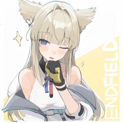  1girl arknights arknights:_endfield bare_shoulders black_gloves blonde_hair blue_eyes blush chromatic_aberration collarbone commentary_request gloves hand_on_own_chin highres jacket long_hair looking_at_viewer matchadzuke one_eye_closed open_mouth partial_commentary perlica_(arknights) solo sparkle upper_body white_background white_jacket yellow_background yellow_gloves 