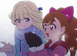  2girls :3 artist_name black_mittens blonde_hair blue_coat blue_eyes blue_ribbon blue_scarf bow brown_hair closed_mouth coat commentary fur-trimmed_coat fur_trim gradient_background hair_bow hair_ribbon half_updo highres hood hood_down hooded_coat inukai_komugi long_hair looking_at_another looking_to_the_side medium_hair mittens multiple_girls nekoyashiki_yuki open_mouth pink_bow precure red_eyes ribbon scarf signature smile snowing split_ponytail white_background winter_clothes wonderful_precure! zerolay 