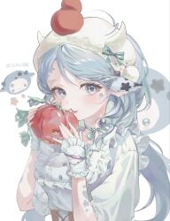  1girl animal_ears blue_hair blush bow closed_mouth commentary dress eating food green_bow hat highres holding holding_food horns limu838 long_hair looking_at_viewer original sheep_ears sheep_girl short_sleeves simple_background solo star_(symbol) tomato twitter_username untranslatable_commentary upper_body violet_eyes white_background white_dress white_hat 