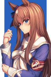  1girl adjusting_sleeves animal_ears armband blue_eyes blue_jacket blush bow brown_hair closed_mouth collarbone commentary_request dress ear_bow ear_ribbon grass_wonder_(stone-piercing_blue)_(umamusume) grass_wonder_(umamusume) highres horse_ears horse_girl jacket kogetsu_azami long_hair long_sleeves looking_at_viewer multicolored_hair open_clothes open_jacket sailor_collar simple_background solo umamusume upper_body white_bow white_dress white_hair white_sailor_collar 