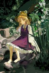  1girl absurdres barefoot blonde_hair blush brown_hat chinese_commentary closed_mouth commentary_request frilled_skirt frills hair_ribbon hat highres jin_jin_jin_jin long_hair long_sleeves moriya_suwako outdoors purple_skirt purple_vest ribbon sitting skirt skirt_set solo toes touhou tress_ribbon vest wide_sleeves yellow_eyes 