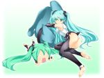  aqua_hair ass barefoot elbow_gloves fingerless_gloves gloves hachune_miku hatsune_miku hatsune_miku_(append) long_hair looking_at_viewer looking_back lying miku_append on_side shiteyan&#039;yo shiteyan'yo simple_background smile twintails unatama very_long_hair vocaloid vocaloid_append 