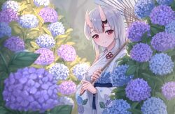  1girl alternate_costume center-flap_bangs closed_mouth commentary_request floral_print floral_print_kimono flower grey_hair hair_between_horns highres holding holding_umbrella hololive horns hydrangea japanese_clothes kimono leeshin0919 light_smile long_hair looking_at_viewer multicolored_hair nakiri_ayame oil-paper_umbrella oni outdoors print_kimono red_eyes red_streaks sidelocks skin-covered_horns solo streaked_hair umbrella virtual_youtuber white_kimono yukata 