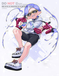  1boy bike_shorts commentary dapple_dualies_(splatoon) dual_wielding highres holding ink inkling inkling_boy inkling_player_character jacket jinkoika male_focus paint pointy_ears purple_hair shoes short_hair smile solo splatoon_(series) splatoon_3 sunglasses teeth tentacle_hair untranslatable_commentary v-shaped_eyebrows watermark white_jacket white_shoes yellow-framed_eyewear 
