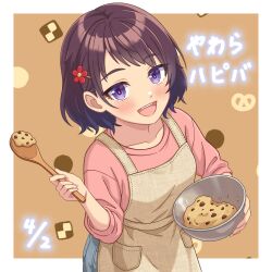  1girl apron border bowl brown_apron brown_hair commentary_request cookie dated flower_hairclip food gradient_hair highres holding holding_bowl holding_mixing_bowl holding_spoon looking_at_viewer mayaayu0214 mixing_bowl multicolored_hair naekawa_yawara open_mouth outside_border pink_shirt purple_hair shine_post shirt short_hair solo spoon sweets teeth translation_request upper_teeth_only violet_eyes white_border 