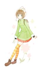  1girl antenna_hair backpack bag belt belt_buckle beret black_bag black_belt boots brown_boots brown_hair buckle buttons cardcaptor_sakura circle_skirt closed_mouth collared_shirt commentary_request contrast_collar dot_nose flower full_body green_eyes green_shirt hair_intakes happy hat highres kinomoto_sakura layered_sleeves light_blush long_sleeves looking_at_viewer microskirt miqing multicolored_thighhighs orange_thighhighs pink_flower pleated_skirt red_skirt shirt shoe_belt shooting_star_hat_ornament short_hair_with_long_locks sidelocks skirt sleeve_cuffs sleeves_past_wrists smile solo sparkle standing star_(symbol) striped_clothes striped_thighhighs tareme thigh-highs two-tone_thighhighs white_background white_hat yellow_thighhighs 