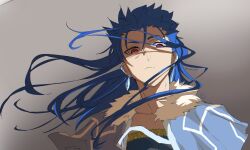  1boy :< artist_name blue_capelet blue_hair blue_shirt capelet closed_mouth collarbone commentary_request cropped_torso cu_chulainn_(caster)_(fate) cu_chulainn_(fate) earclip earrings empty_eyes fate/grand_order fate_(series) floating_hair fur-trimmed_capelet fur_trim grey_background hair_between_eyes highres jewelry long_hair looking_at_viewer male_focus nedameman red_eyes shirt simple_background solo upper_body 