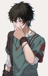  1boy black_hair commentary_request dan_heng_(honkai:_star_rail) eyeshadow green_eyes grey_background hair_between_eyes hand_on_own_face hand_up highres honkai:_star_rail honkai_(series) makeup male_focus official_alternate_costume red_eyeshadow rune_(rne_at) short_hair simple_background solo upper_body wristband 
