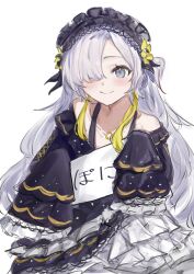  1girl black_dress blonde_streaks bow closed_mouth cosplay dress flower frilled_dress frills gothic_lolita grey_eyes grey_hair hair_flower hair_ornament hair_over_one_eye hairband highres holding holding_sign huyuhnyuken isekaijoucho kamitsubaki_studio lolita_fashion lolita_hairband long_hair long_sleeves looking_at_viewer mahou_shoujo_no_majo_saiban multicolored_hair natsume_an-an natsume_an-an_(cosplay) one_side_up paper polka_dot polka_dot_bow sign simple_background sleeves_past_fingers sleeves_past_wrists smile solo streaked_hair very_long_hair virtual_youtuber white_background yellow_flower 