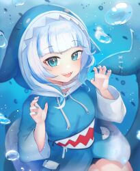  1girl absurdres animal_hood blue_eyes blue_hair blue_nails bubble commentary_request feet_out_of_frame fingernails fins fish_tail gawr_gura gawr_gura_(1st_costume) highres holding holding_polearm holding_weapon hololive hololive_english hood hood_up hoodie knees little_luly long_hair long_sleeves looking_at_viewer multicolored_hair nail_polish open_mouth polearm shark shark_hood sharp_teeth smile straight-on streaked_hair tail teeth trident underwater virtual_youtuber weapon white_hair 