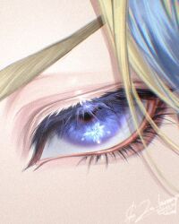  1boy blonde_hair blue_hair close-up commentary_request eye_focus eye_reflection haitani_rindou looking_at_viewer lu_lamup multicolored_hair persona_eyes reflection snowflakes streaked_hair tokyo_revengers two-tone_hair violet_eyes 
