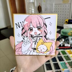  1girl =_= absurdres ahoge animal art_tools_in_frame artist's_hand_in_frame bare_shoulders black_bow black_ribbon blush_stickers bow bowtie bra_strap brown_eyes cat character_name chinese_commentary cloak clothed_animal commentary_request dated dot_nose ear_covers frilled_shirt frilled_sleeves frills hair_bow hair_ribbon happy highres hood hood_up hooded_cloak infinity_nikki long_hair long_sleeves low_twintails momo_(nikki) nikki_(nikki) nikki_(series) off-shoulder_shirt off_shoulder open_mouth outstretched_arm pawpads perfect_start_(infinity_nikki) photo_(medium) pink_hair puffy_long_sleeves puffy_sleeves red_bow red_bowtie ribbon ribbon-trimmed_shirt ribbon_trim ruanmuyunruanyun shirt signature simple_background single_stripe smile sparkle straight-on striped_bow striped_bowtie striped_clothes traditional_bowtie traditional_media tress_ribbon twintails upper_body v v-shaped_eyebrows very_long_hair wavy_hair whiskers white_background white_bow white_bowtie white_cat white_shirt yellow_cloak 