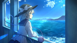  1girl arm_rest black_hat blue_sky bow closed_mouth clouds commentary_request day disembodied_linked_eye endlesscat frilled_sleeves frills green_eyes green_hair grey_shirt hat hat_bow hat_ribbon heart heart_of_string highres komeiji_koishi light_rays long_sleeves looking_afar mountainous_horizon ocean outdoors pleated_skirt profile ribbon shirt short_hair skirt sky smile solo sparkle sunbeam sunlight touhou upper_body water white_bow white_ribbon 
