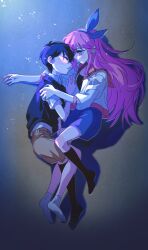  1boy 1girl antenna_hair aubrey_(faraway)_(omori) aubrey_(omori) black_hair black_socks blue_eyes blue_hairband blue_skirt blush brown_shorts closed_eyes closed_mouth collared_shirt commentary_request denim denim_skirt hairband hand_on_another's_shoulder highres jacket kneehighs korean_commentary long_sidelocks looking_at_another lying omori omori_hammer on_side pink_hair shirt short-sleeved_jacket short_hair short_sleeves shorts sidelocks skirt socks sunny_(omori) white_jacket white_shirt white_socks 