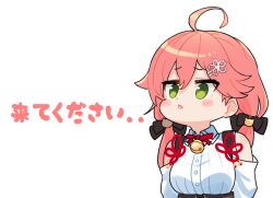  1girl ahoge bare_shoulders bell black_bow blush_stickers bow breasts clothing_cutout collared_shirt commentary_request green_eyes hair_between_eyes hair_bow hololive jingle_bell kutata long_hair low_twintails medium_breasts neck_bell parted_lips pink_hair red_bow sakura_miko sakura_miko_(casual) shirt shoulder_cutout solo translation_request twintails virtual_youtuber white_shirt 