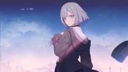  1girl absurdres beanie black_choker black_hat black_jacket blue_eyes blue_sky choker clouds cloudy_sky collared_shirt commentary from_behind gradient_sky grey_hair hand_up hat highres jacket kaga_sumire kaga_sumire_(2nd_costume) looking_at_viewer looking_back maria_onnette shirt short_hair single_off_shoulder sky solo timestamp unworn_hat unworn_headwear virtual_youtuber vspo! white_shirt yellow_sky 