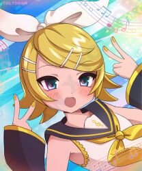 1girl absurdres blonde_hair blue_background blush commentary detached_sleeves english_commentary hair_bun hair_ornament highres kagamine_rin looking_at_viewer multicolored_eyes musical_note nail_polish neckerchief open_mouth short_hair simple_background sleeveless solo v vocaloid watermark weibo_watermark yellow_nails yellow_neckerchief 