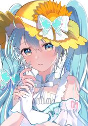  1girl aqua_eyes aqua_hair arm_tattoo blush bow brown_hat commentary double-parted_bangs dress fingerless_gloves fingernails flower gloves hair_between_eyes hat hat_bow hat_flower hat_ornament hatsune_miku highres leaf_hat_ornament long_hair looking_at_viewer magical_mirai_(vocaloid) magical_mirai_miku magical_mirai_miku_(2026) number_tattoo open_mouth shirt sleeveless sleeveless_dress solo sunflower tattoo twintails untranslatable_commentary upper_body vocaloid white_bow white_dress white_gloves white_shirt yellow_eyes yellow_flower yomomo14 