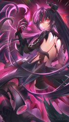  1girl absurdres ahoge alternate_costume armor artist_name back bare_back black_armor body_markings bow close-up commentary dragon_girl dragon_horns dragon_tail english_commentary finger_claws from_behind glint hair_between_eyes hair_bow hair_ornament hairclip highres horns huge_ahoge junebuart light_particles long_hair looking_at_viewer looking_to_the_side multicolored_eyes multicolored_hair neverness_to_everness official_alternate_costume parted_lips power_armor purple_background purple_hair red_eyes shinku_(dragonhunter)_(nte) shinku_(nte) slit_pupils solo sparkle streaked_hair suit tail two-tone_hair upper_body watermark 