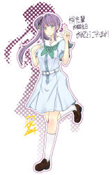  1girl absurdres blue_dress brown_shoes character_name closed_mouth commentary_request dated dress flower full_body green_eyes green_neckerchief hair_bun hair_flower hair_ornament happy_birthday hasu_no_sora_school_uniform highres kneehighs l_hand leg_up loafers long_hair looking_at_viewer love_live! love_live!_hasu_no_sora_jogakuin_school_idol_club neckerchief otomune_kozue purple_hair red_flower sailor_collar sailor_dress school_uniform shoes short_sleeves side_ponytail sidelocks signature single_side_bun smile socks solo standing standing_on_one_leg summer_uniform tassel tassel_hair_ornament virtual_youtuber white_sailor_collar white_socks yuusei_honpo 