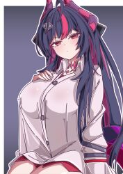  1girl absurdres ahoge blush body_markings choker closed_mouth collarbone collared_shirt commentary_request dragon_girl dragon_horns dragon_tail gradient_background grey_background hair_between_eyes hair_ornament hairclip hand_on_own_chest head_tilt highres horns isru korean_commentary long_hair long_sleeves looking_at_viewer looking_to_the_side multicolored_hair neverness_to_everness purple_hair red_eyes red_shorts shade shinku_(nte) shirt short_shorts shorts sitting solo streaked_hair tail thick_thighs thighs wet wet_clothes wet_shirt white_shirt 