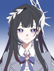  1girl absurdres alternate_costume black_hair blue_background blue_bow blue_eyes bow bowtie closed_mouth collared_shirt earrings gradient_background grey_jacket hair_ornament highres honkai:_star_rail honkai_(series) hysilens_(honkai:_star_rail) jacket jewelry long_hair looking_at_viewer multicolored_hair nanguaqiu_chadong pearl_earrings school_uniform shirt single_earring smile solo upper_body violet_eyes white_shirt 