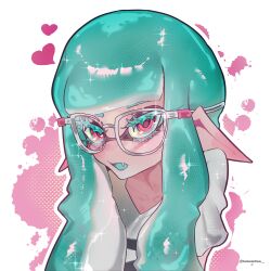  1girl absurdres aqua_hair aqua_tongue artist_name collarbone colored_eyelashes commentary english_commentary fang glasses heart highres inkling inkling_girl inkling_player_character long_hair long_pointy_ears looking_at_viewer open_mouth paint_splatter pink_eyes pointy_ears shirt sparkle splatoon_(series) tentacle_hair twitter_username twowontwo v-neck white_background white_shirt 