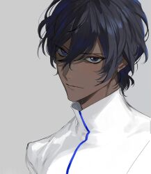  1boy absurdres arjuna_(fate) black_hair blue_eyes closed_mouth dark-skinned_male dark_skin double-parted_bangs fate/grand_order fate_(series) grey_background hair_between_eyes highres jacket looking_at_viewer male_focus sanpaku short_hair simple_background smile solo upper_body white_jacket yurumawari 