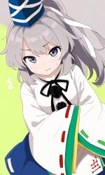  13nonaigdaz 1girl blue_hat blue_skirt closed_mouth commentary_request green_background grey_background grey_eyes grey_hair hat highres japanese_clothes kariginu long_hair long_sleeves looking_at_viewer mononobe_no_futo pom_pom_(clothes) ponytail ribbon-trimmed_sleeves ribbon_trim skirt solo tate_eboshi touhou wide_sleeves 