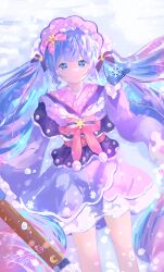  1girl absurdres blue_gloves blunt_bangs bonnet bow bowtie closed_mouth commentary_request double-parted_bangs feet_out_of_frame gloves hair_bow hand_up hatsune_miku highres japanese_clothes kimono ko8_kohachi long_hair long_sleeves looking_at_viewer lying on_back on_ground pink_bow pink_bowtie purple_hair purple_kimono smile snow solo striped_bow striped_bowtie striped_clothes twintails very_long_hair vocaloid wide_sleeves yuki_miku yuki_miku_(2023) 