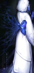  1girl absurdres black_background black_hair blue_bow blue_streaks bow bridal_veil faceless faceless_female facing_away floral_print from_behind gradient_background highres holding holding_weapon hood hooded_kimono japanese_clothes kimono limbus_company long_hair long_sleeves multicolored_hair noboroomu obi ootachi project_moon sash shiomi_yoru_(project_moon) shiromuku simple_background snowflake_print solo standing streaked_hair string tassel twitter_username uchikake veil wataboushi watermark weapon white_hood white_kimono wide_sleeves 