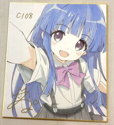  1girl :d blue_hair blunt_bangs blunt_sidelocks blush bow bowtie collared_shirt comiket_108 commentary_request furude_rika grey_skirt highres higurashi_no_naku_koro_ni long_hair looking_at_viewer marker_(medium) niyane open_mouth outstretched_arm pink_bow pink_bowtie pleated_skirt shikishi shirt short_sleeves sidelocks signature simple_background skirt smile solo suspender_skirt suspenders traditional_media upper_body violet_eyes white_background white_shirt 