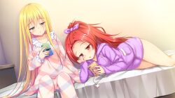  2girls arm_support bed_sheet blonde_hair bow cellphone closed_mouth collarbone dutch_angle frills from_side game_asset green_eyes hair_bow half-closed_eyes hand_up head_rest holding holding_phone hood hoodie indoors jitome komachi_nonoka long_hair looking_at_phone lying multiple_girls non-web_source on_bed open_mouth pajamas phone pink_pajamas ponytail purple_bow purple_pajamas red_eyes red_hair ren'ai_x_royale self-datamine sitting very_long_hair yuunagi_seshina 