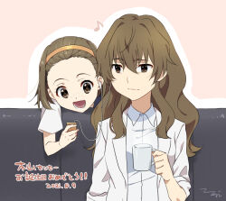  2girls age_difference brown_eyes brown_hair closed_mouth coffee_mug collared_shirt couch cup dress_shirt earphones earphones edasaki_banri freckles headband highres holding holding_cup holding_mp3_player kiyama_harumi long_hair mature_female mp3_player mug multiple_girls on_couch open_mouth orange_headband shirt toaru_kagaku_no_railgun toaru_majutsu_no_index twi0ma 