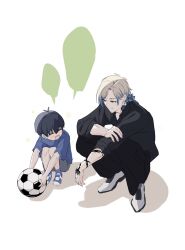  2boys arm_tattoo ball black_hair blank_speech_bubble blonde_hair blue_hair blue_lock crown_tattoo eyeliner flower_tattoo gradient_hair highres isagi_yoichi makeup male_focus michael_kaiser multicolored_hair multiple_boys nannnann4321 neck_tattoo red_eyeliner short_hair simple_background soccer_ball speech_bubble squatting tattoo time_paradox two-tone_hair white_background 